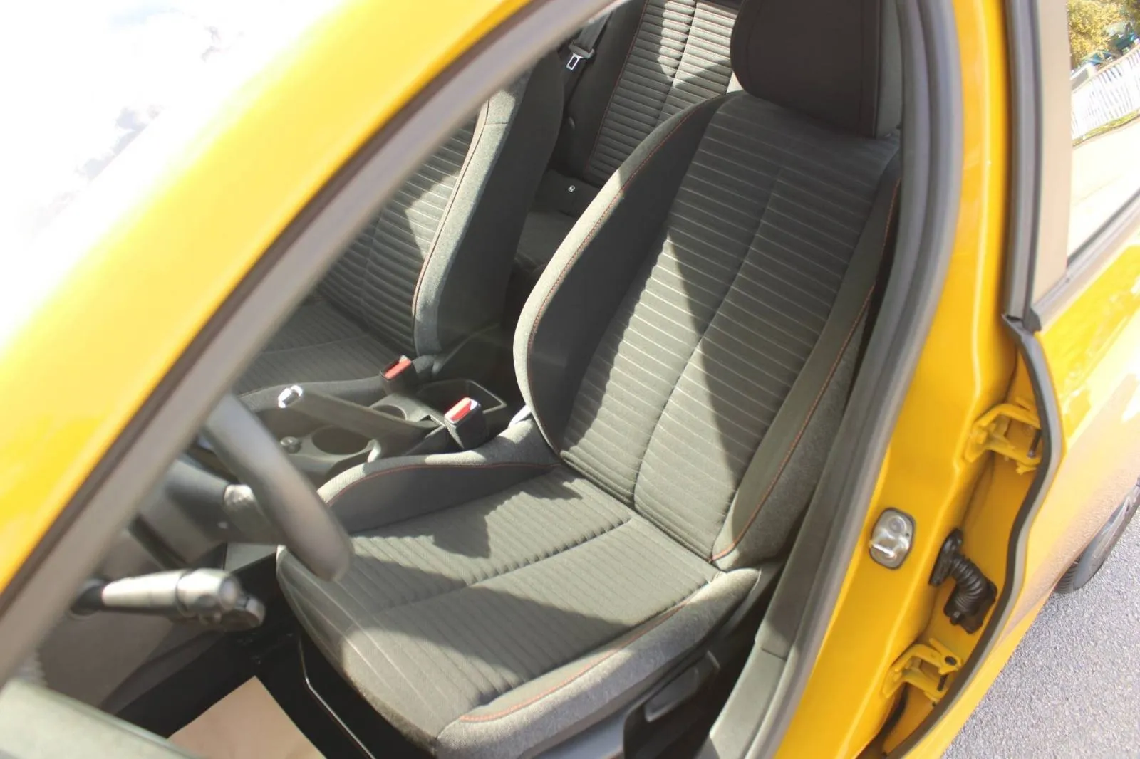 peugeot 208 1.2 puretech *led, navigacija* - slika 9