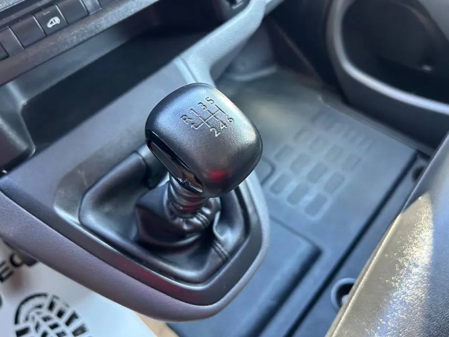 citroen jumpy hdi - 2020 - 3 sjedala - navi - 150.000km - perfektan - slika 13