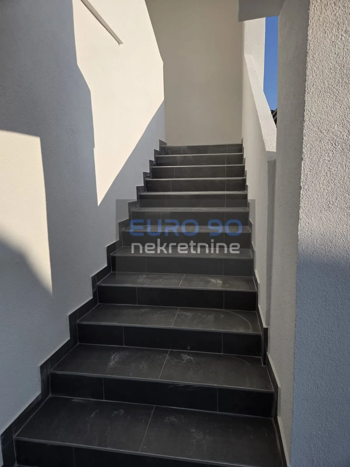 zemunik donji-trosoban stan, 1. kat, dva parkinga !!! - slika 5