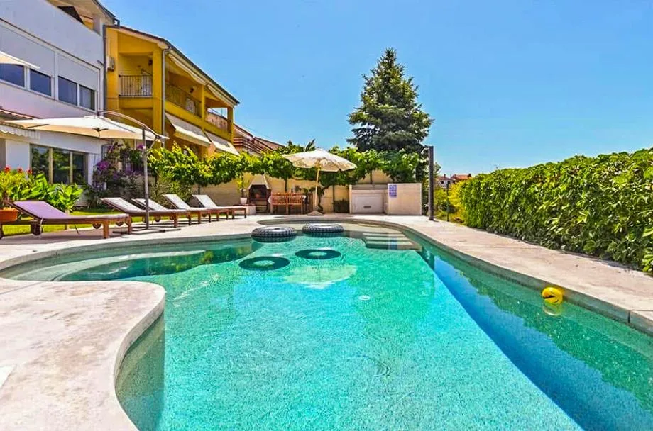 fažana-turistička nekretnina s 7 apartmana i bazenom - slika 7