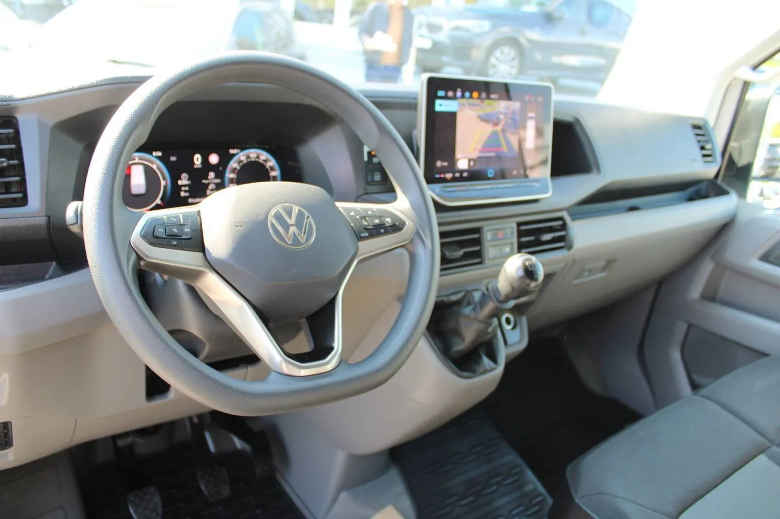 vw crafter 2.0 tdi l3h3 140ks *kamera*, 2024 god. - slika 9