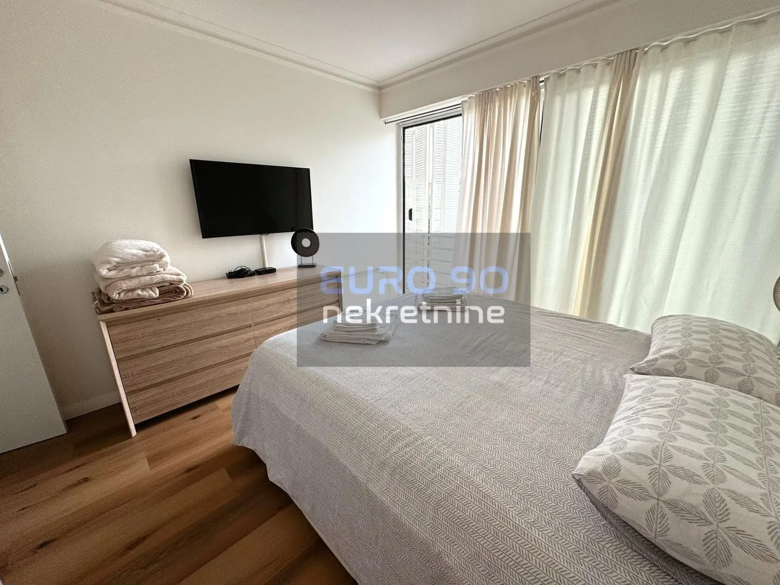 zadar/branimirova obala-trosoban namješten stan 95 m2,lift, pogled !!! - slika 17