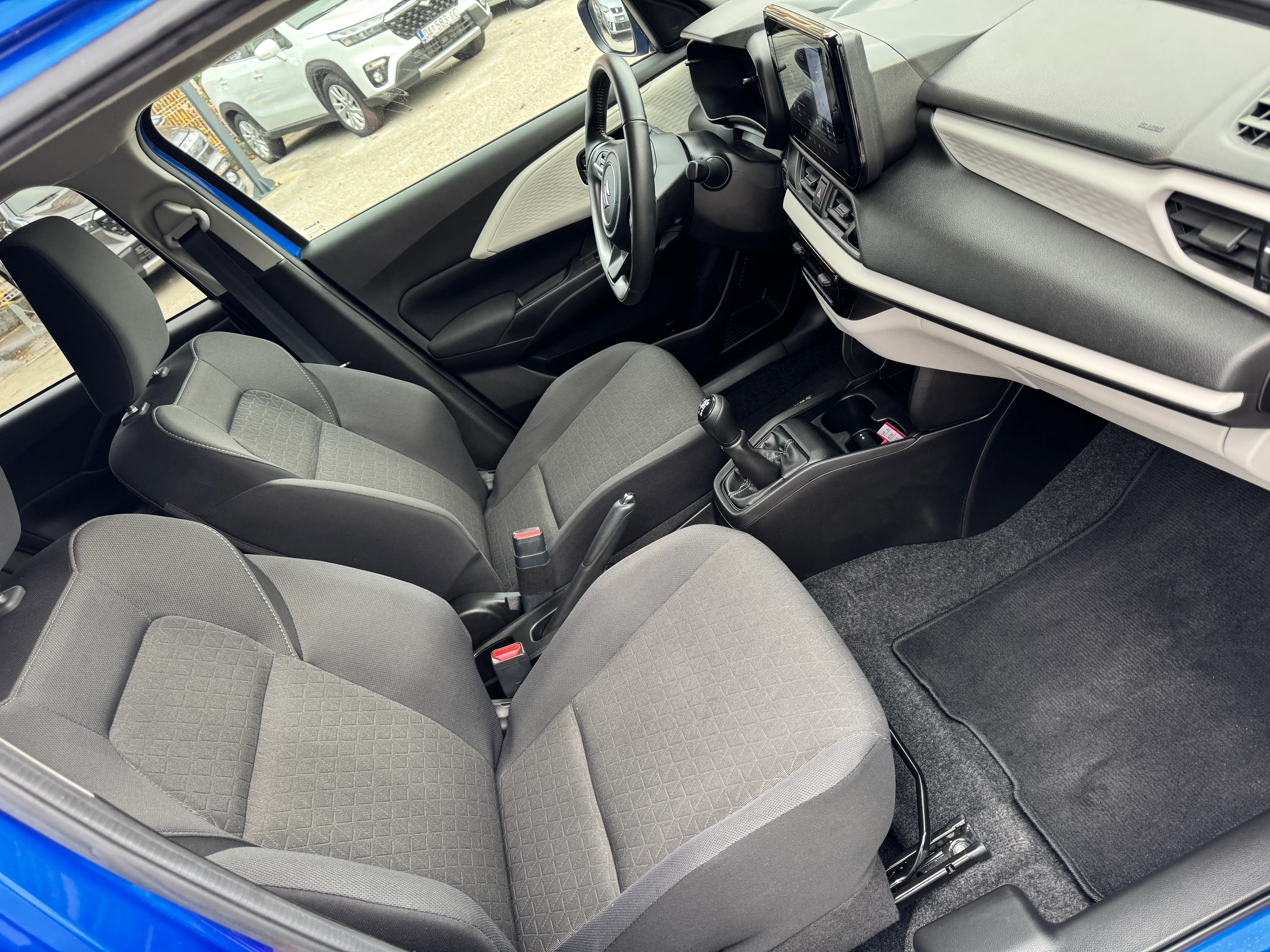 suzuki swift 1,2 gl+ hybrid - slika 8