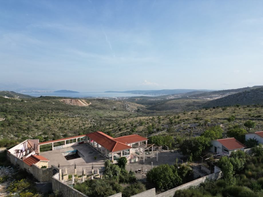 Plano (Trogir) zemljište s ugostiteljskim objektima, 5841 m2 (prodaja) - Plano, Trogir