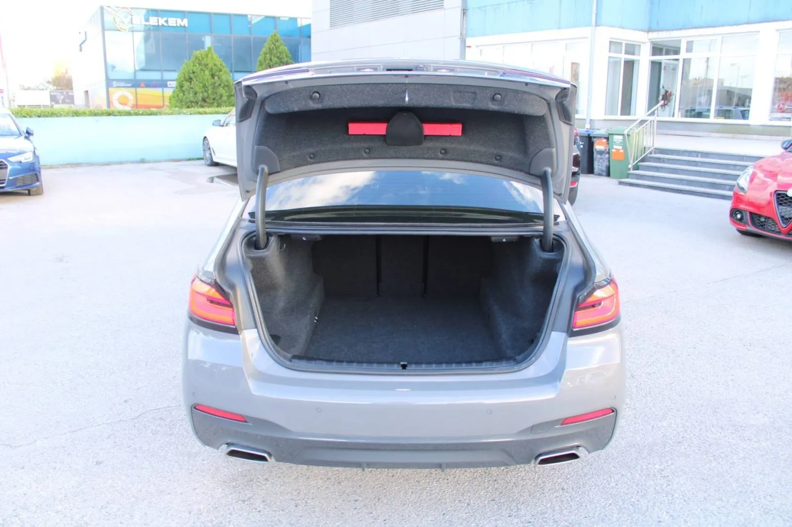bmw serija 5 530d xdrive m-paket - slika 9