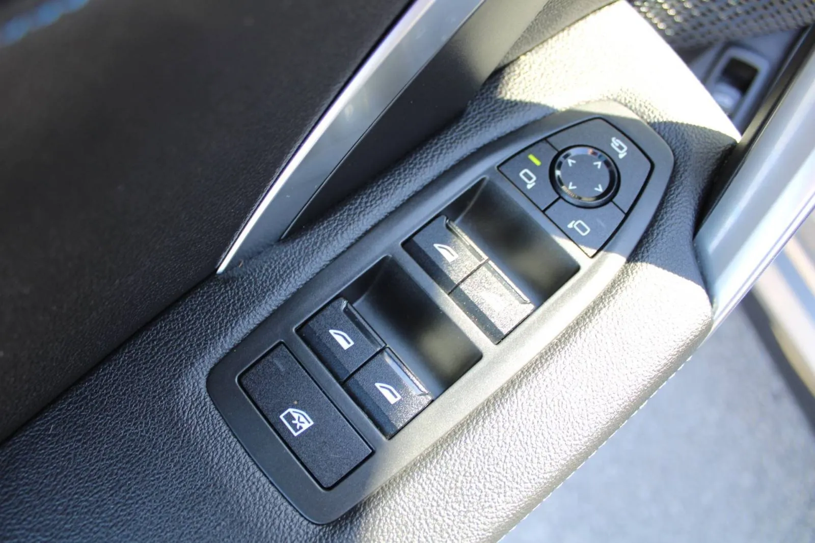 bmw x1 18i automatik m-paket *led, navigacija, kamera* - slika 14