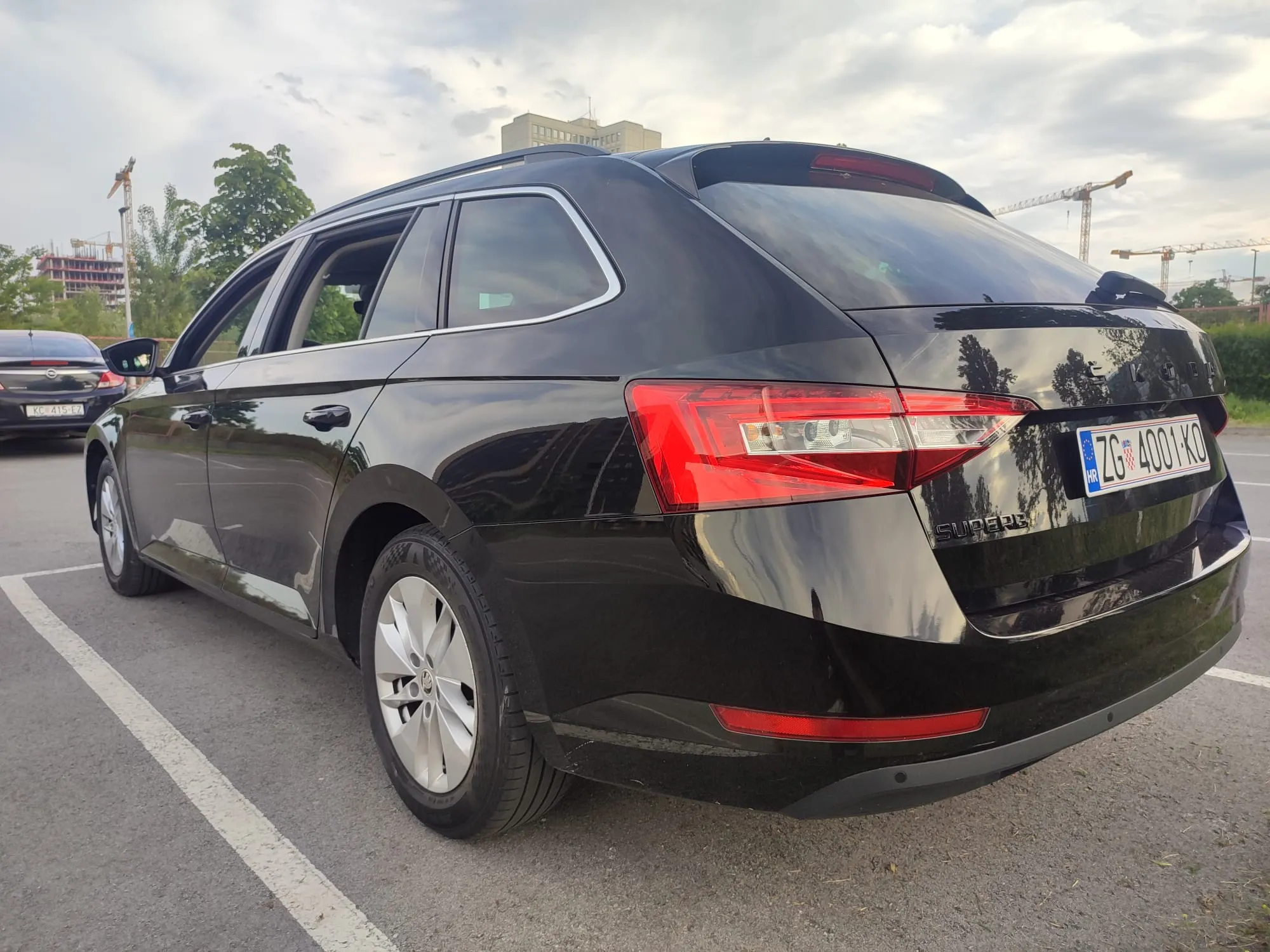 škoda superb 2023 | 2 seta alu felgi+ljetne i zimske gume | top stanje - slika 9
