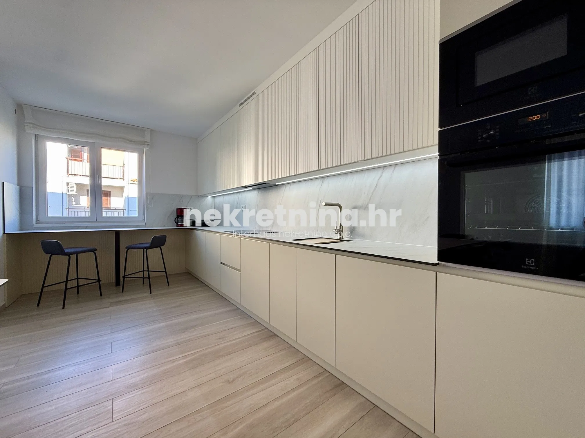 prodaja - trosobni stan: poreč, 105m2 + spremište 30m2, novogradnja - slika 9