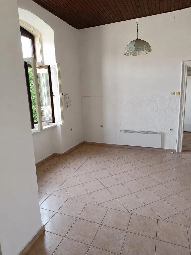 na prodaju je predivan dio autentične talijanske vile blizina arene. - slika 19