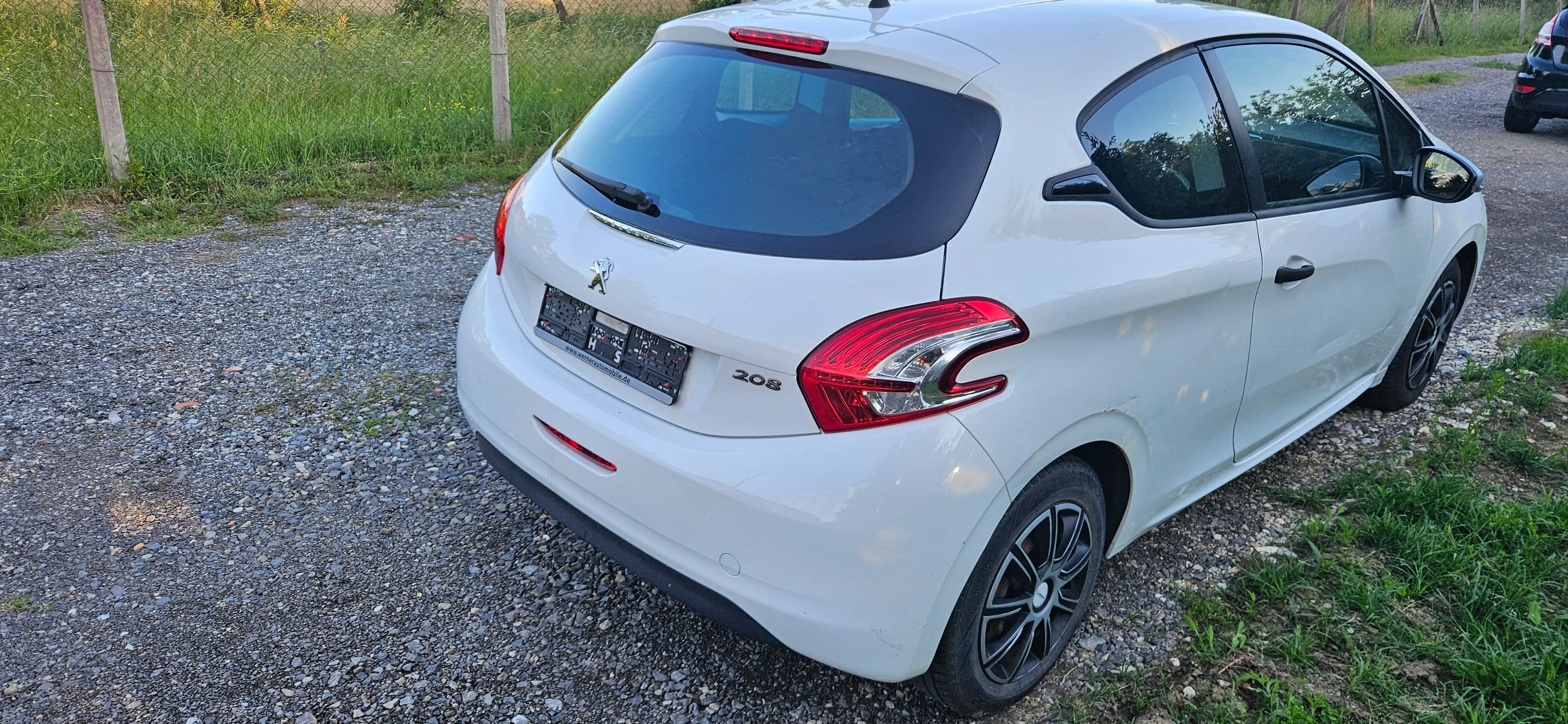 peugeot 208 1.2 vti 82ks - slika 6