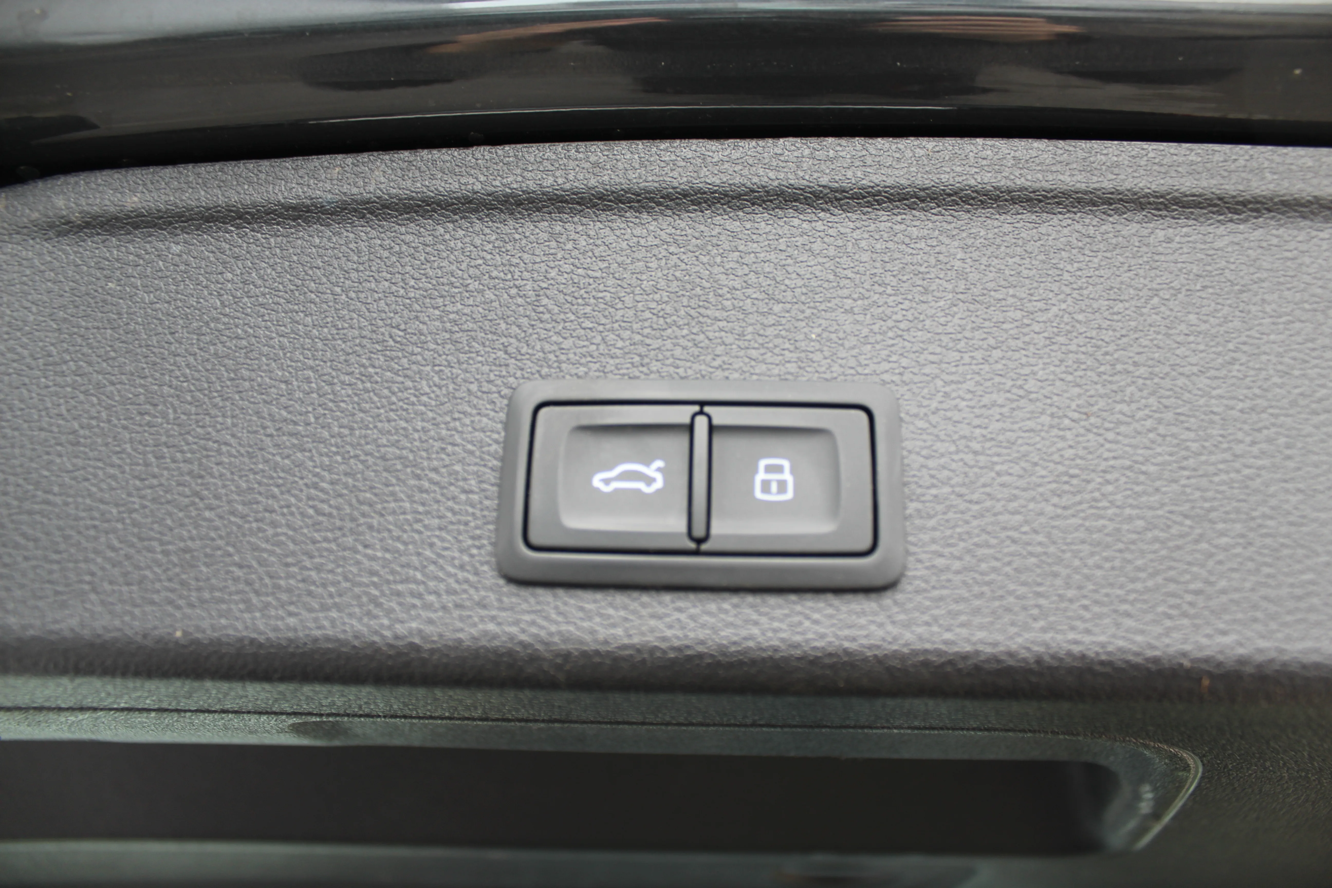 13091 audi a4 avant 30 tdi s tronic advanced - slika 17