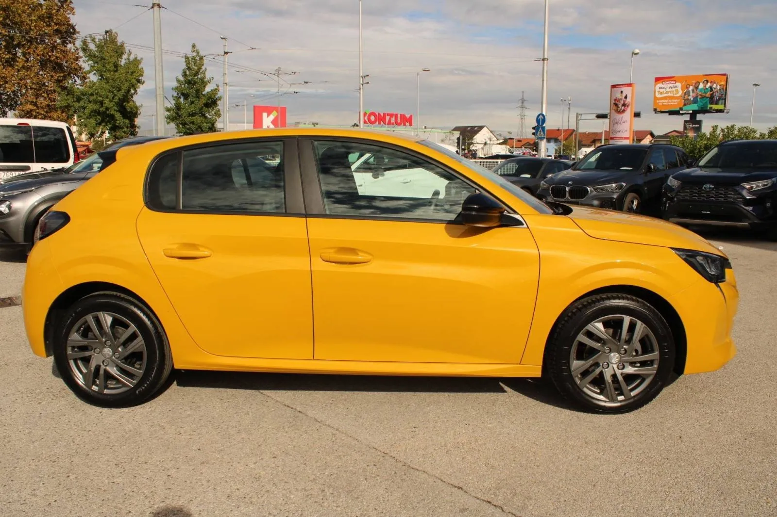 peugeot 208 1.2 puretech *led, navigacija* - slika 4