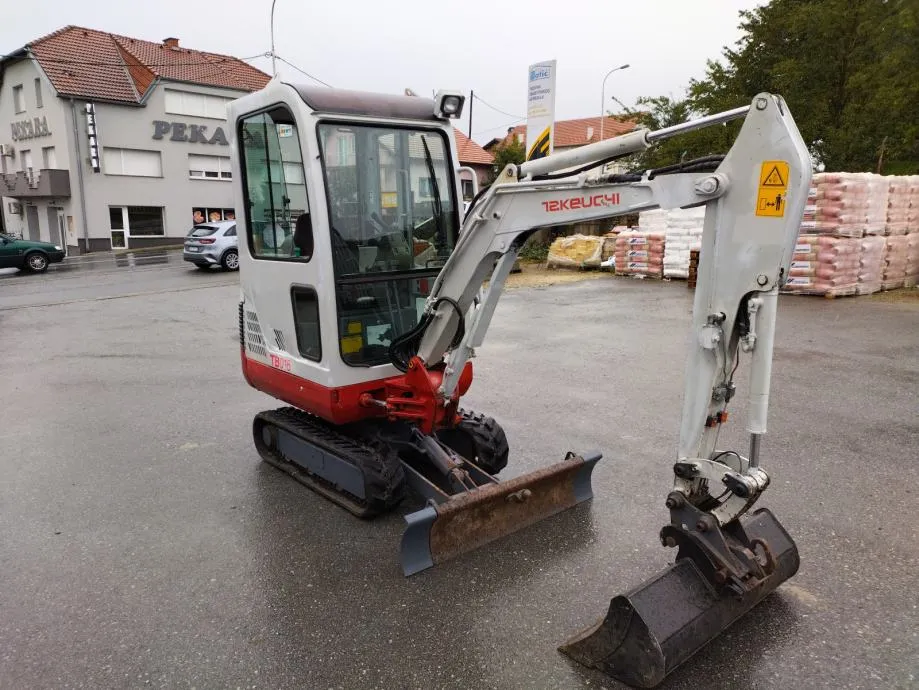 mini bager takeuchi tb 016 - slika 6