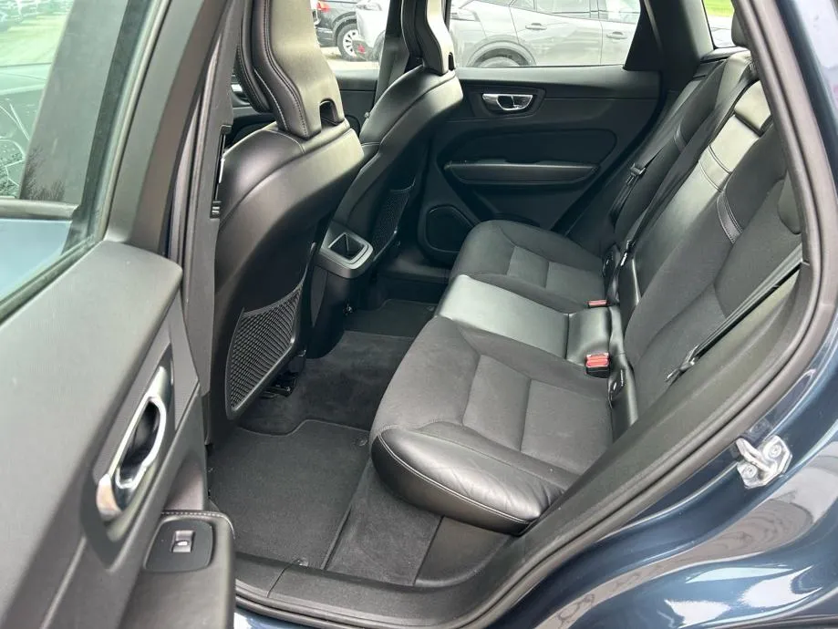 volvo xc60 2.0 d3 2018.,servisna, navi, kamera, park senz, alu 18.... - slika 13