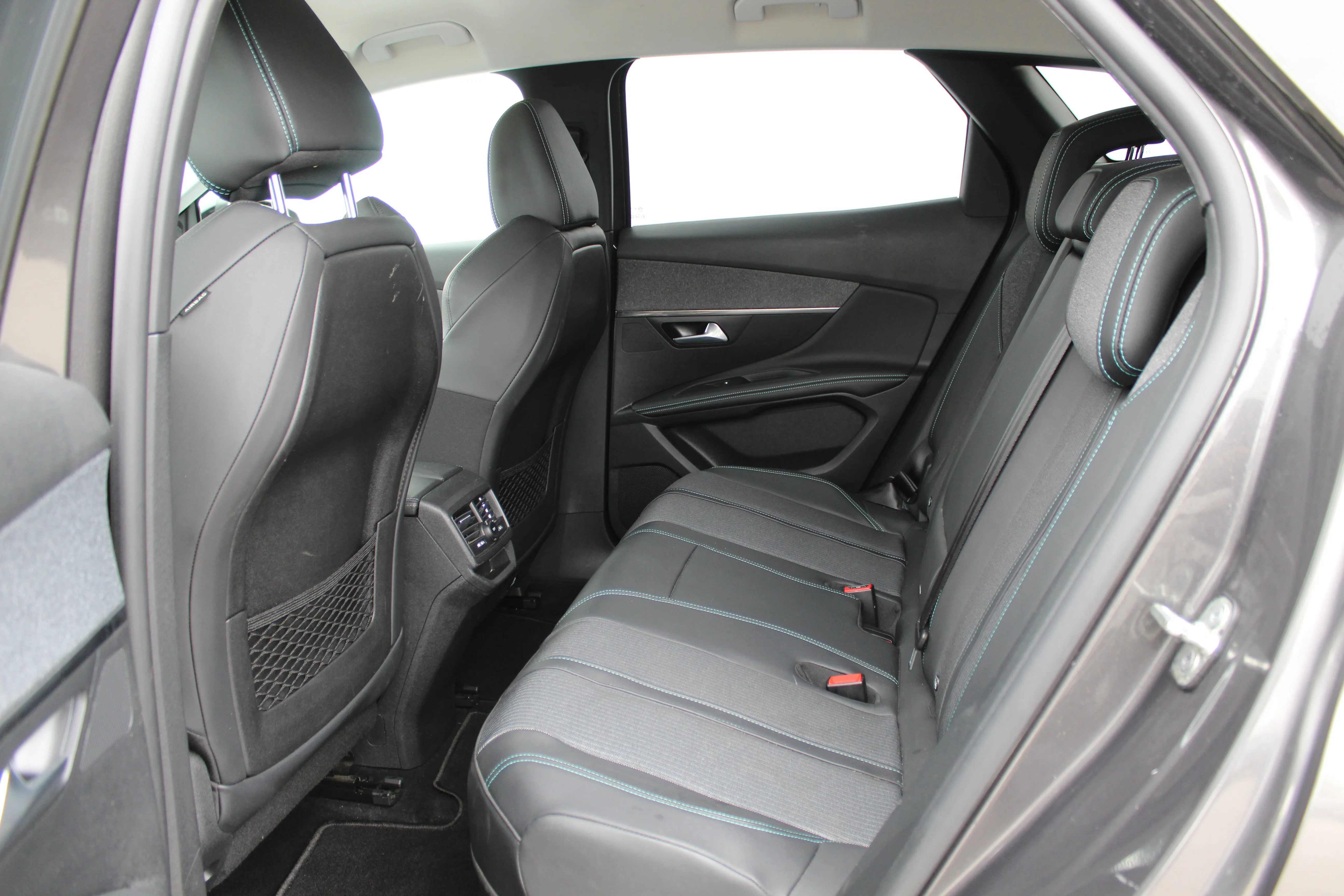13084 peugeot 3008 phev 225 allure pack aut. - slika 10