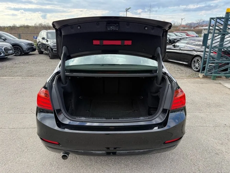 bmw 318d automatik °navigacija°koža°keyless°grijanje sj.°reg:11/2026° - slika 21