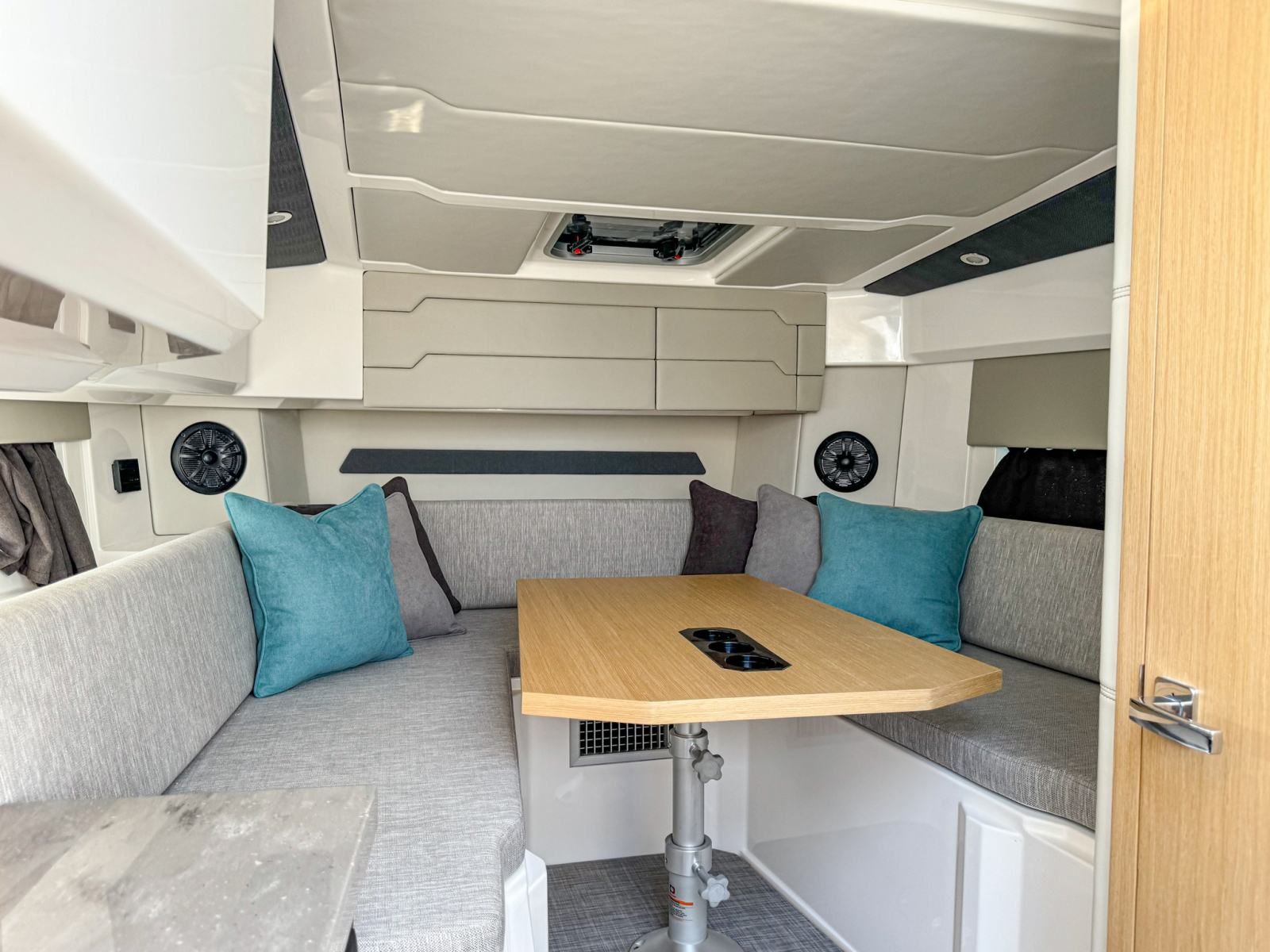 karnic 10.65 m (cs10-s) cabin cruiser, model 2025 - slika 3