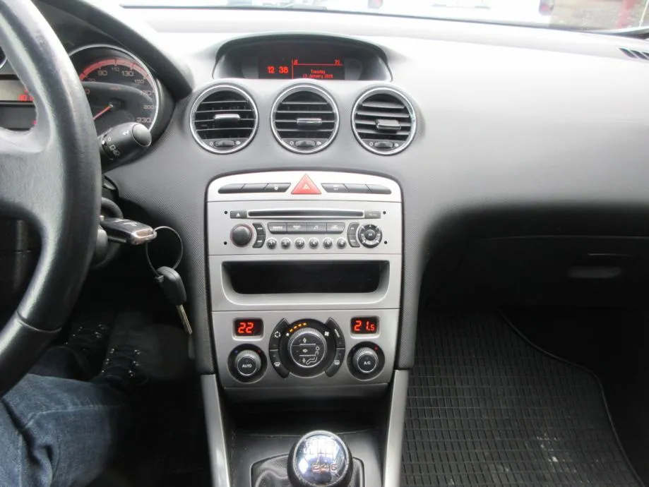 peugeot 308 1,6 e-hdi,111ks,novo registriran,nove zimske gume,klima,. - slika 10