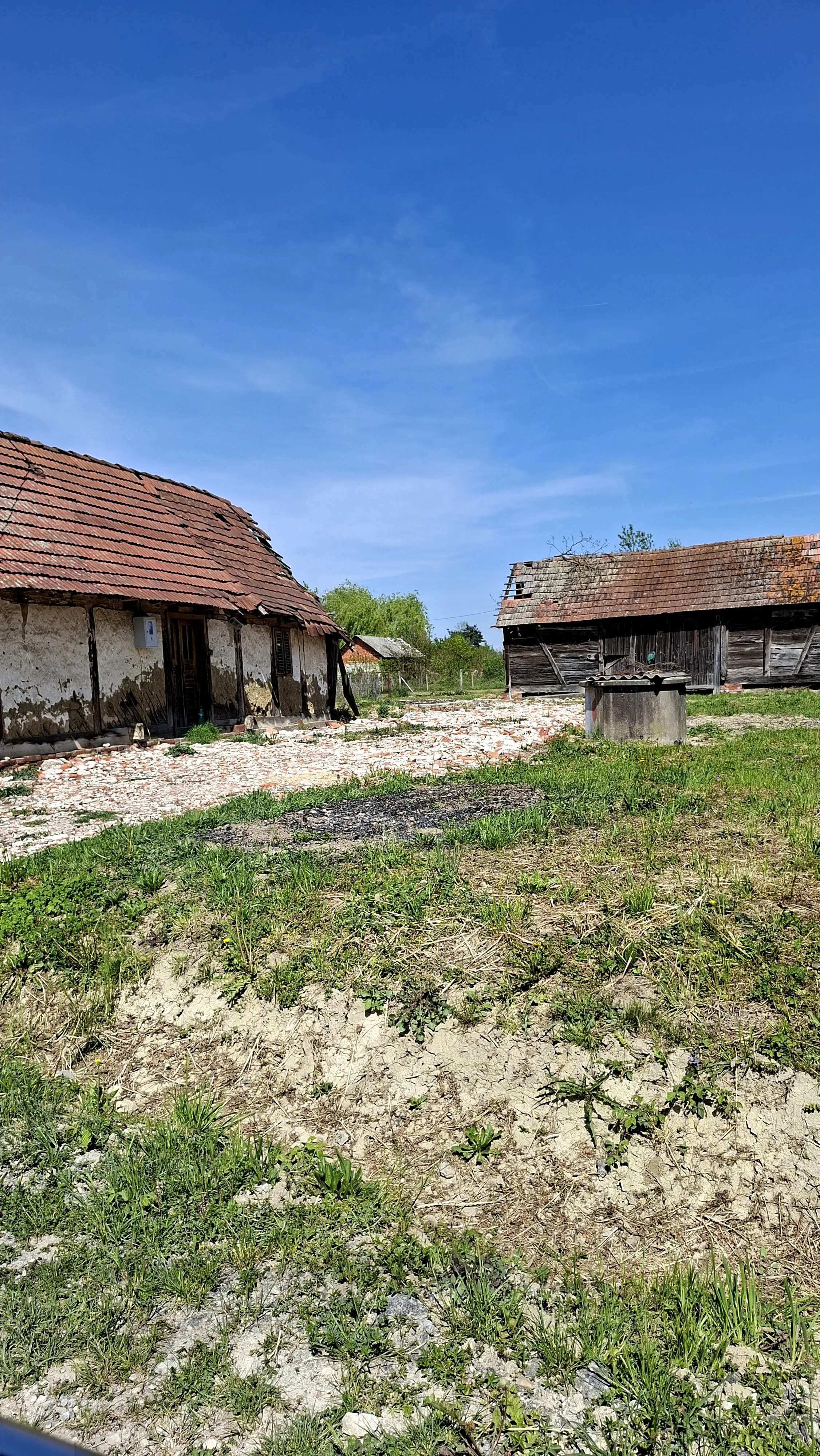 gradevinsko zemljiste 755m2 sa starom kucom - slika 16