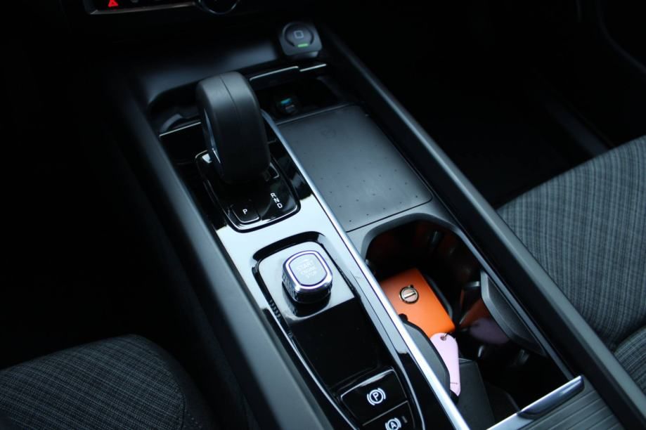 volvo xc60 2.0d awd automatik *led, navigacija, kamera* - slika 17