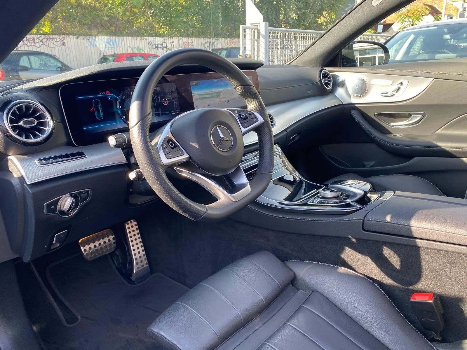 mercedes-benz e220d coupe amg-line 4matic, panorama, 4xgarancija - slika 11