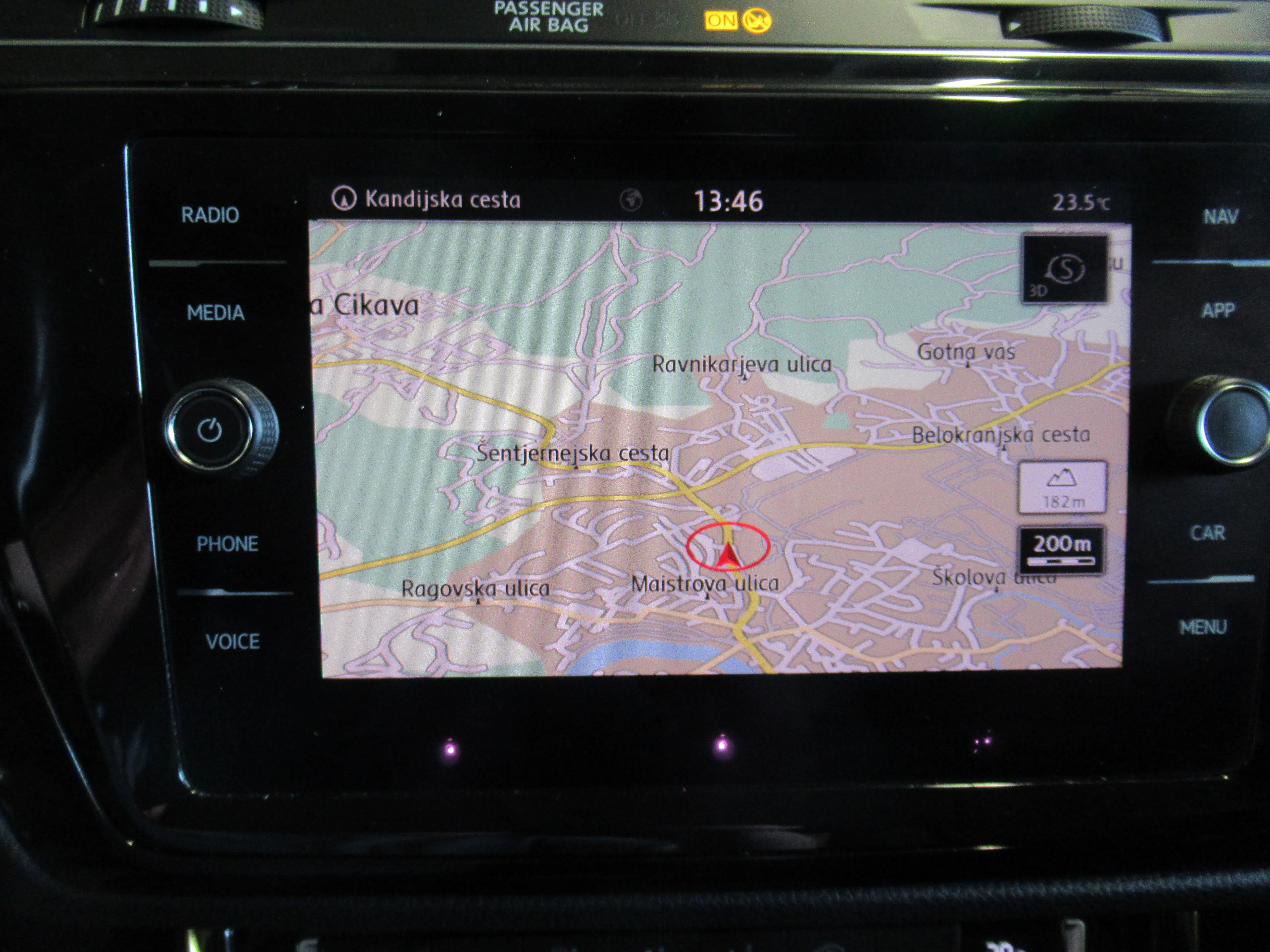 volkswagen touran 1.6 tdi r-line 1.vlastnik. full led. - slika 12