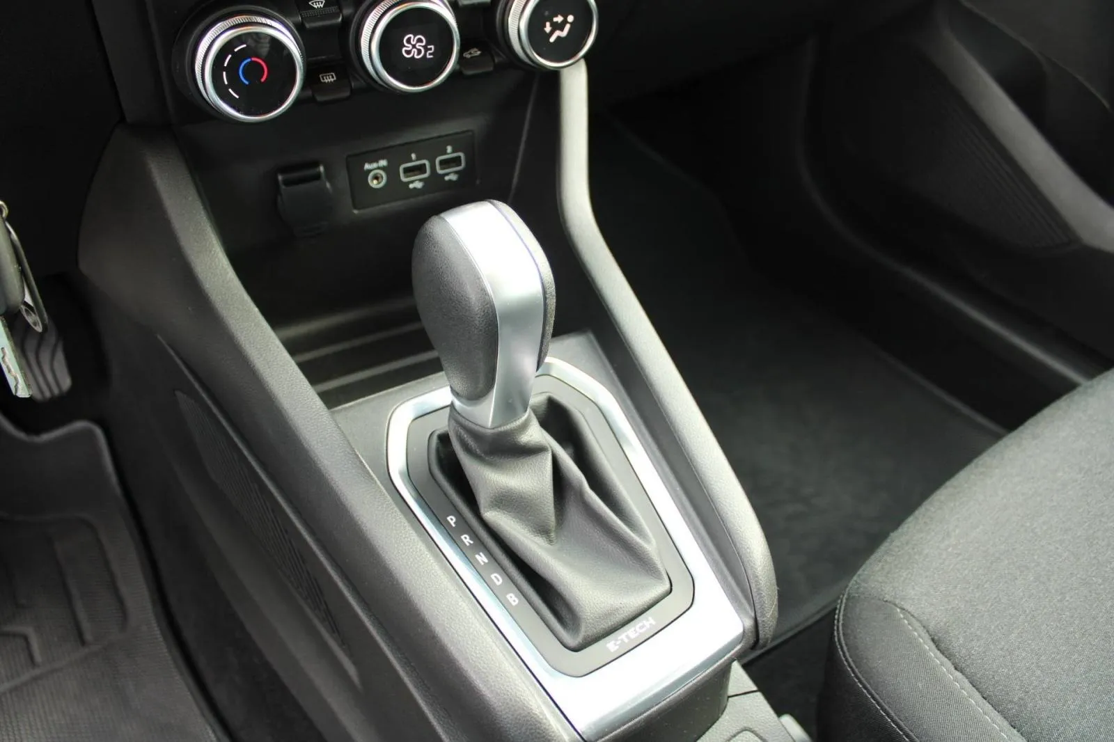 renault clio 1.6 e-tech hybrid automatik - slika 11