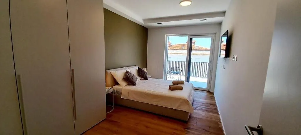 umag-moderna villa sa bazenom samo 900 m od plaže na prodaji (prodaja) - slika 17