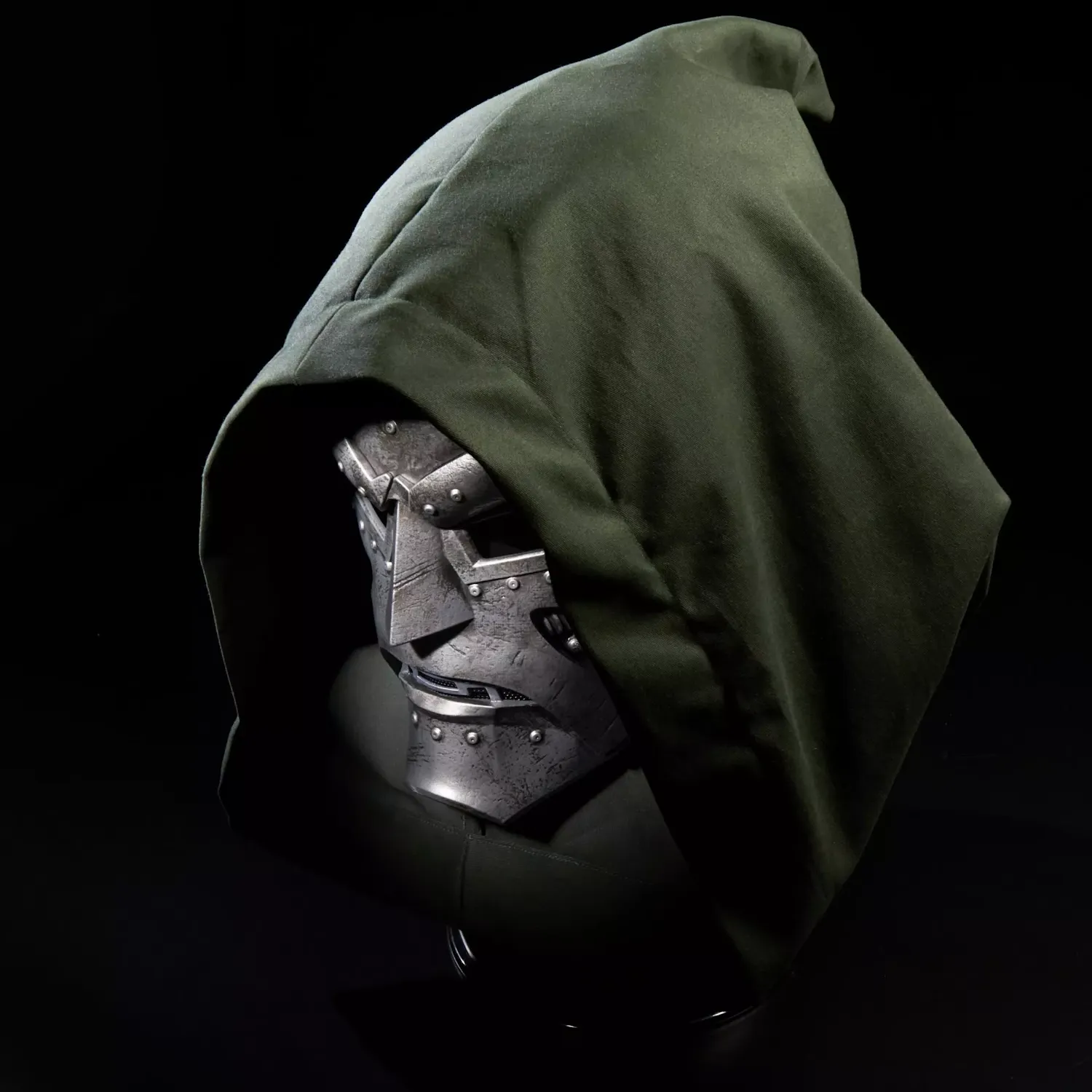 marvel legends series – doctor doom premium roleplay helmet - slika 9