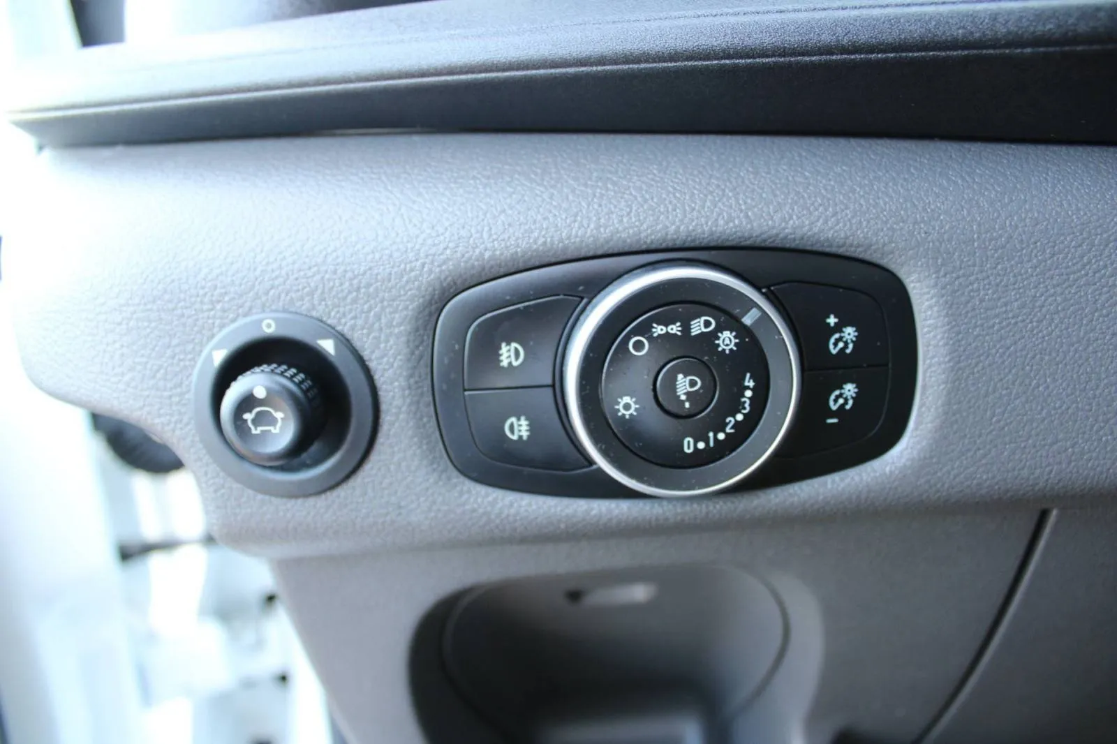 ford transit 2.0 tdci l3h2, 2024 god. - slika 10