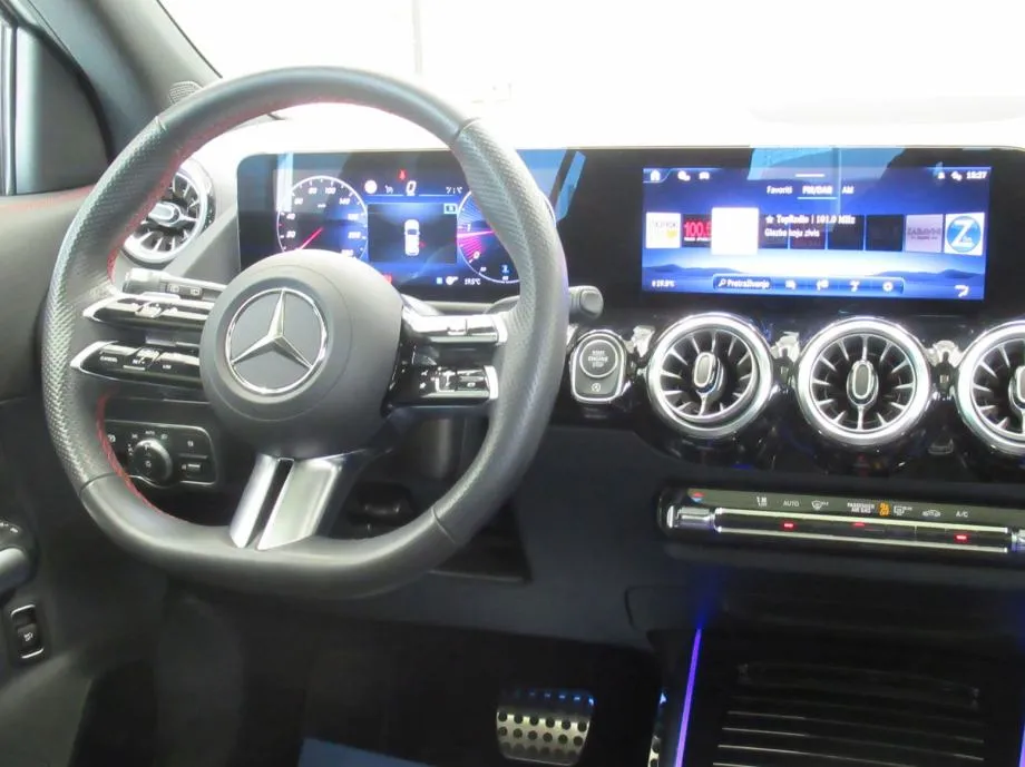mercedes-benz gla 200 d amg line/night/panorama/keyless/memory - slika 15