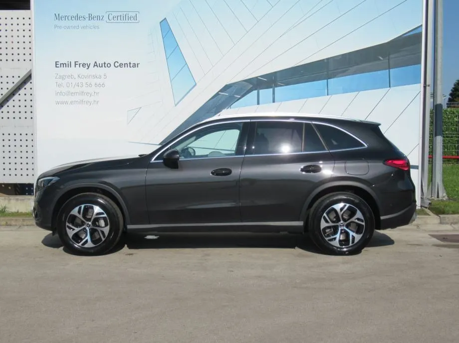 mercedes-benz glc 300 de 4matic avantgarde/panorama/burmester/memory - slika 2