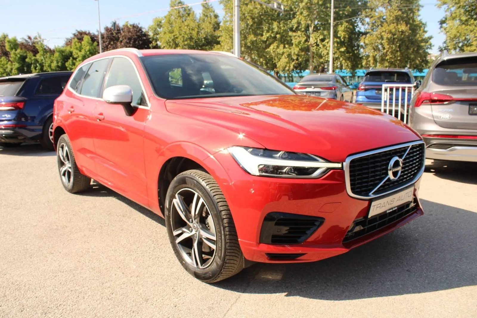 volvo xc60 t8 recharge awd r-design *panorama, led, navigacija* - slika 2