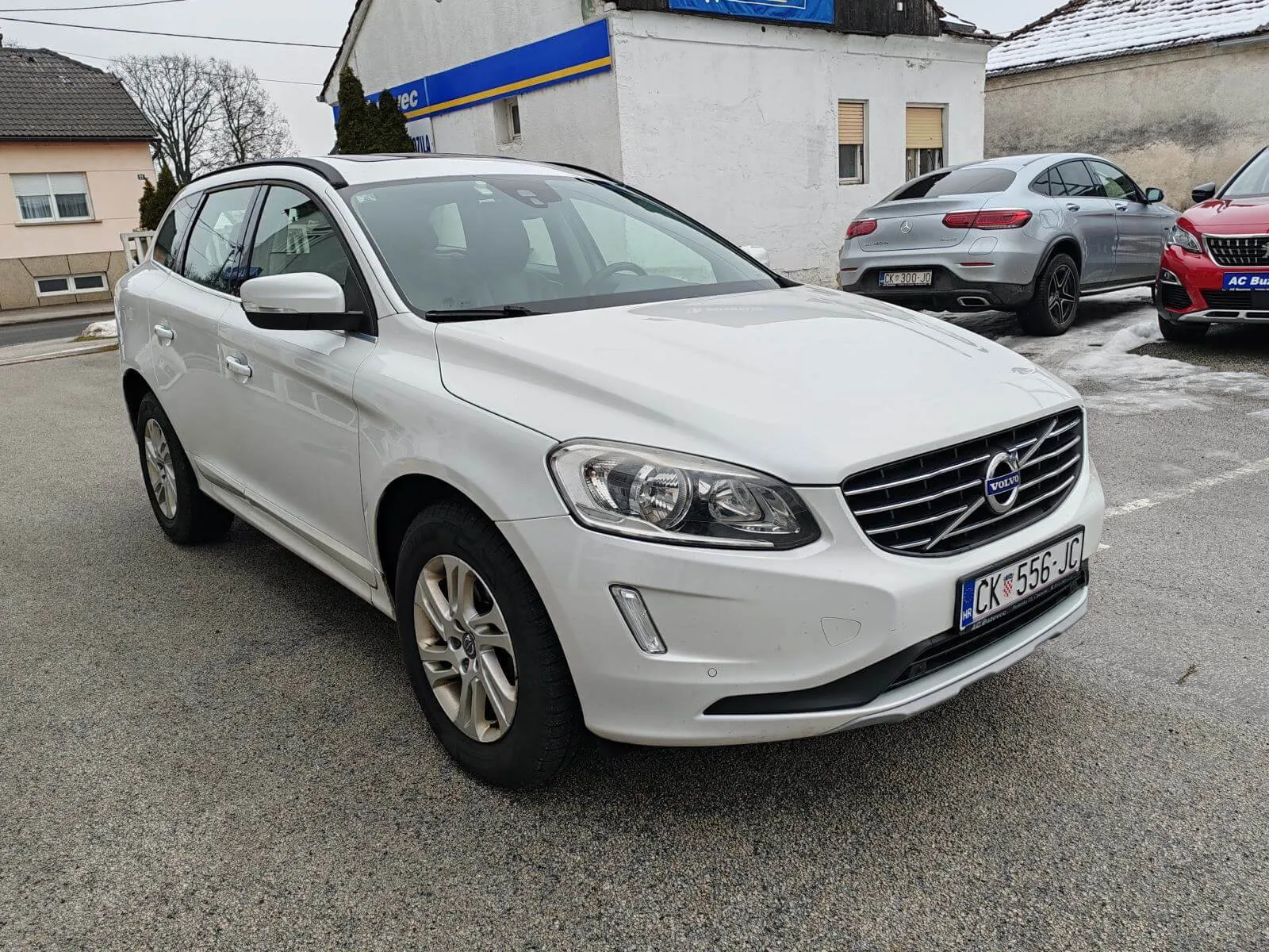 volvo xc60 fwd d4 - slika 9