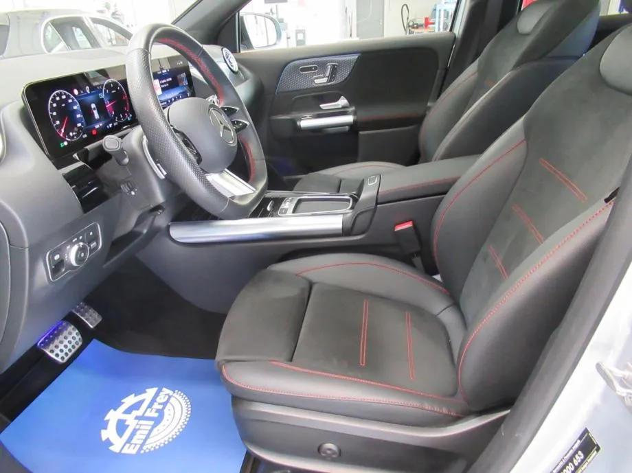 mercedes-benz gla 200 d amg line/night/panorama/keyless/memory - slika 18