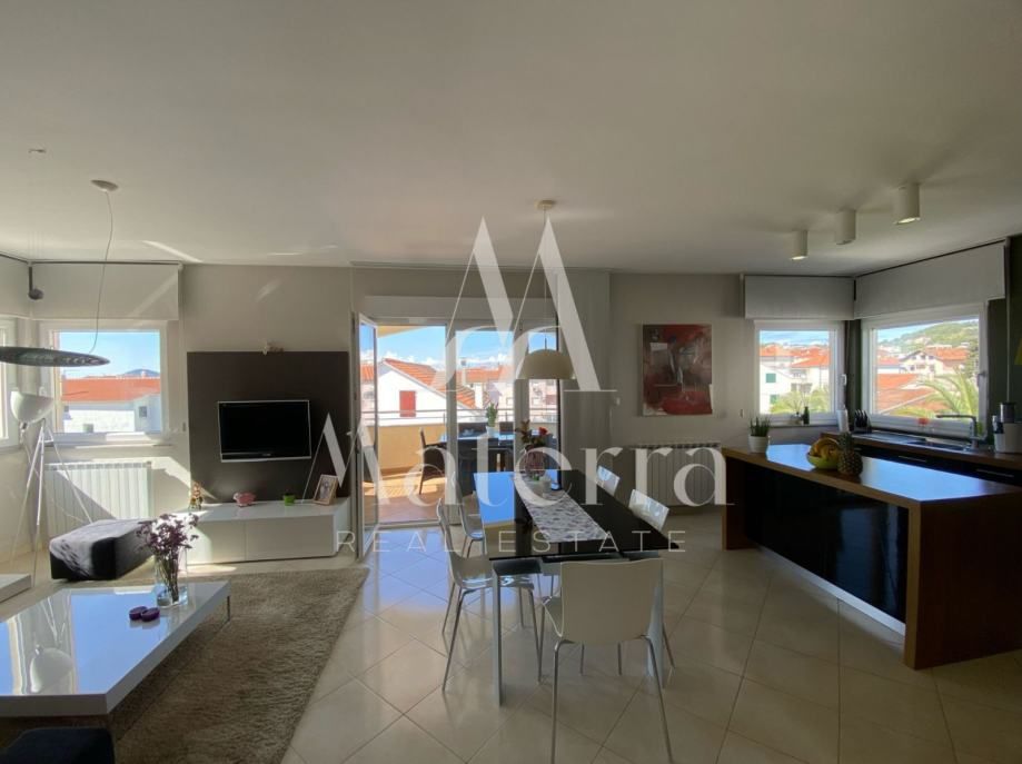 vodice, stan 81,85m2 sa 3 spavaće sobe, 1. kat, blizina centra - slika 3