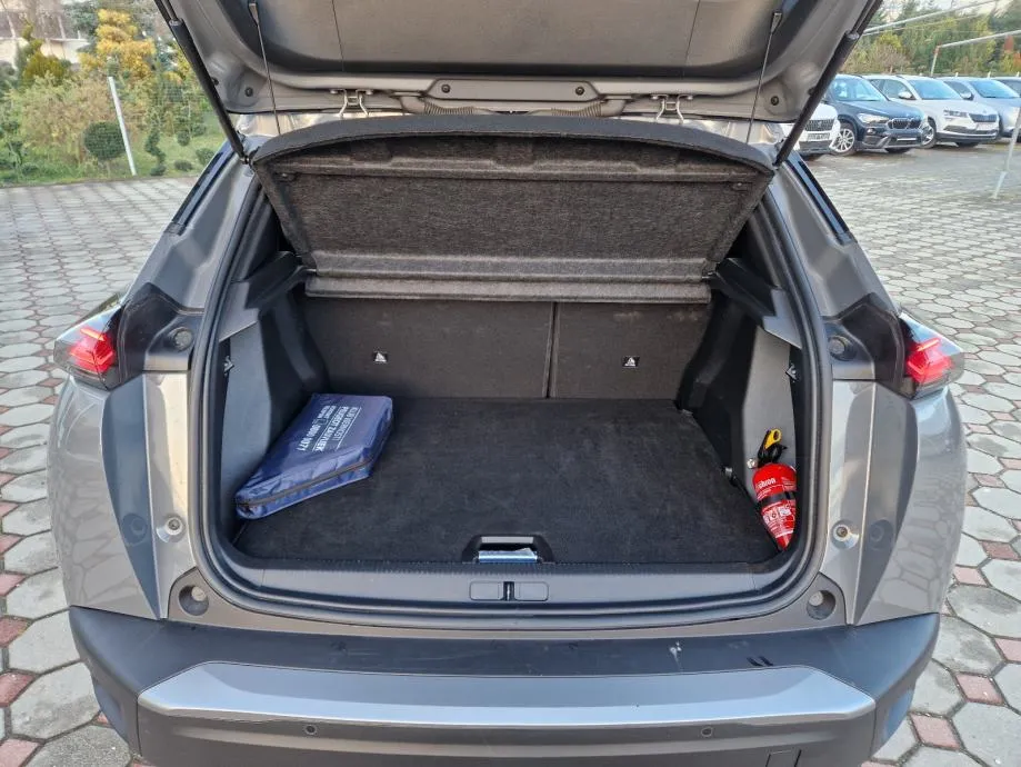 peugeot 2008 1,2 allure 2025., navi, led, park senz, kamera..10 200 km - slika 14