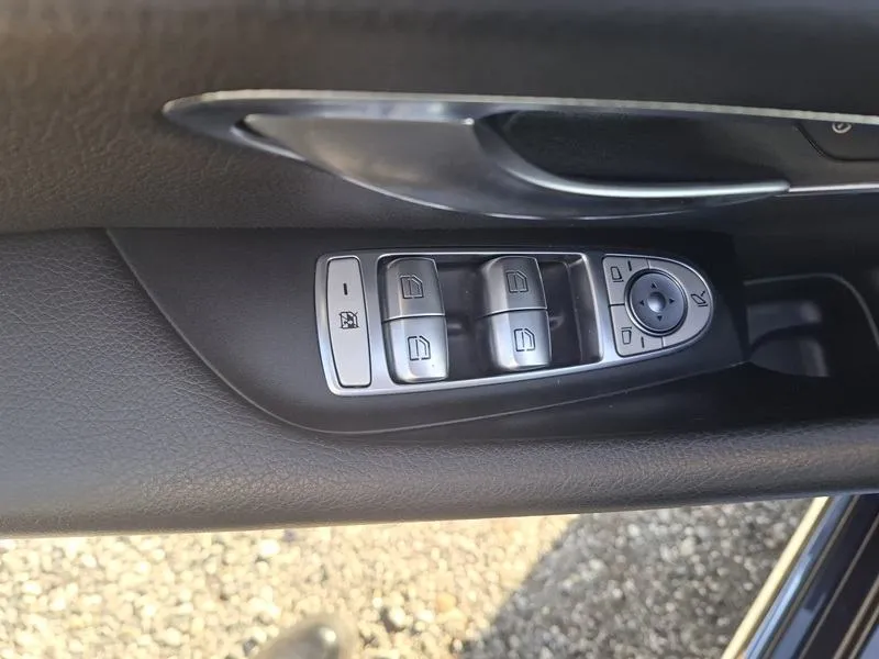 mercedes-benz e-klasa 300 d*245ks*climatronic*navigacija*park.kamera* - slika 11