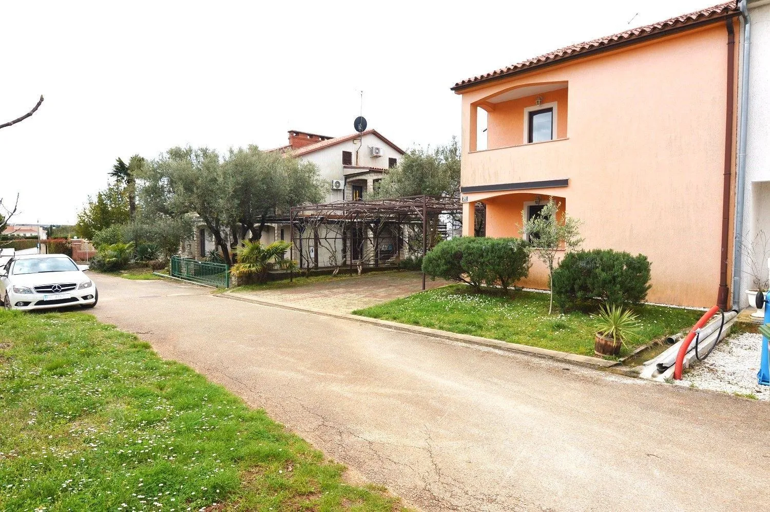 vabriga-dvojna kuća sa četiri apartmana na prodaji (prodaja) - slika 3