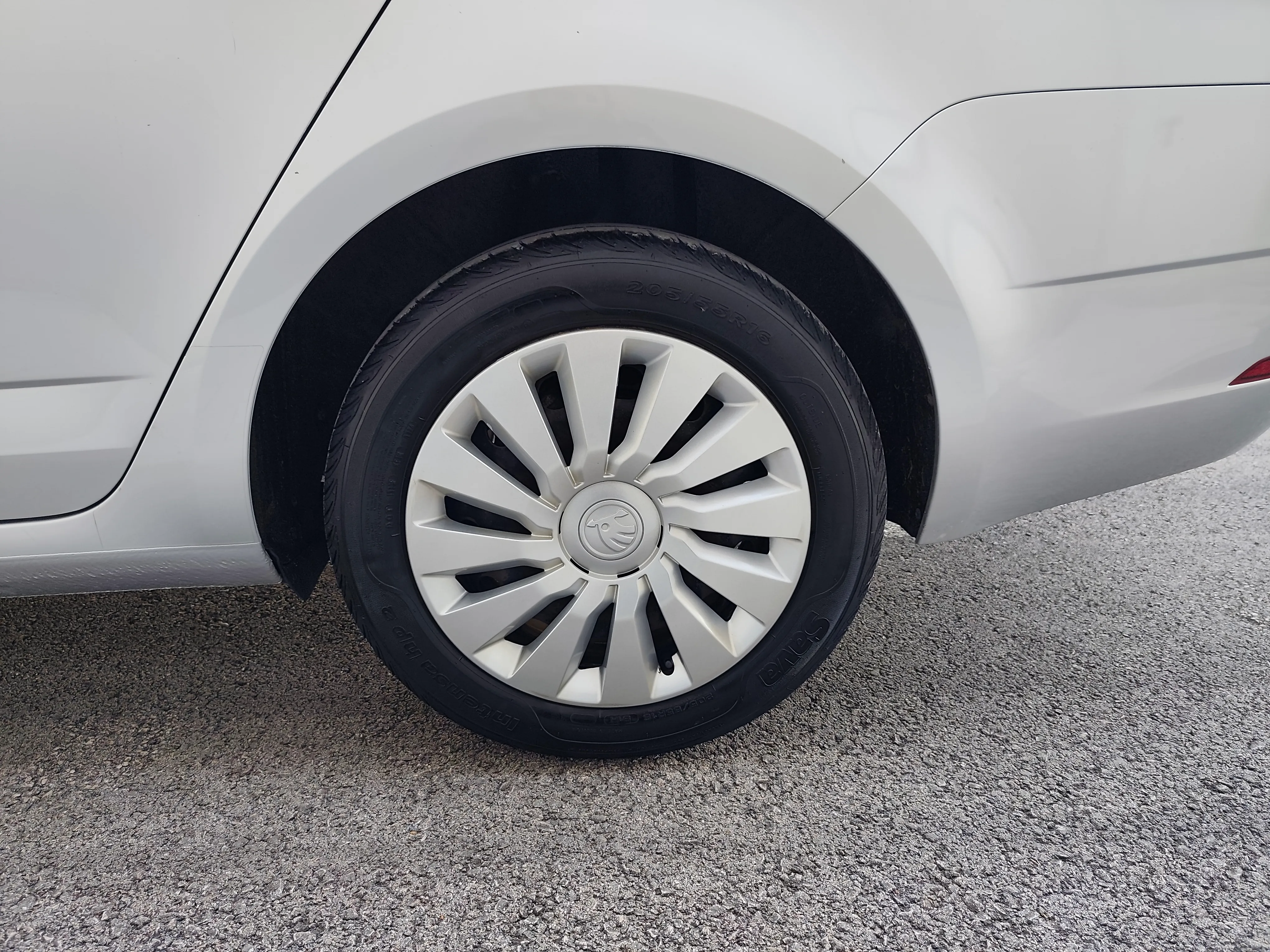 škoda octavia 1,6 tdi simply |hr auto |veliki servsi |odlično stanje - slika 18