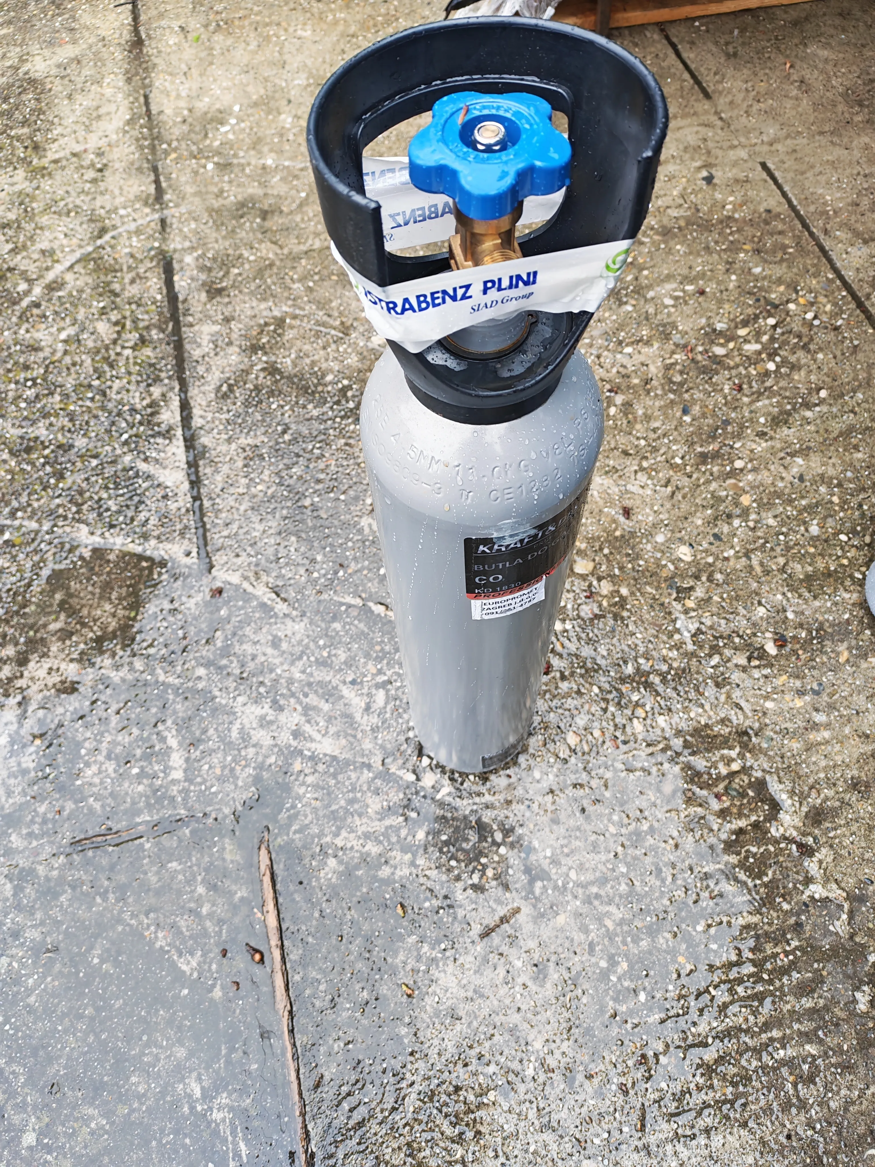 boca za co2 8 litara puna atestirana r1 - slika 4