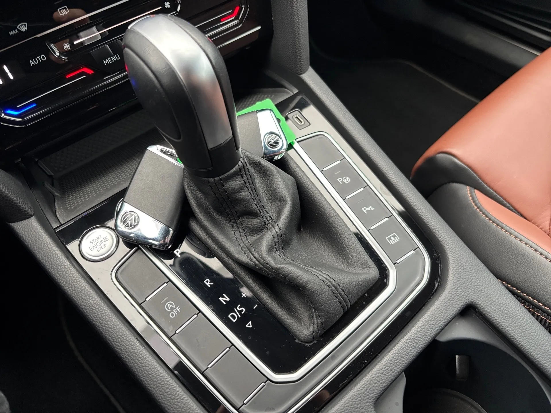 vw passat 2,0 tdi dsg top oprema - slika 19