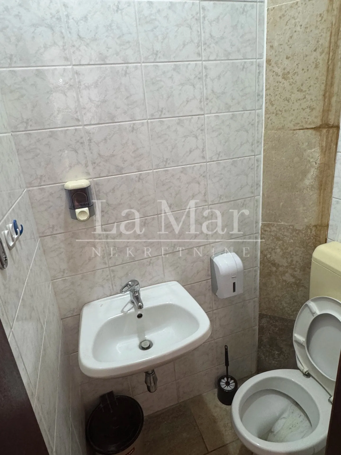 harmica - poslovno-stambeni objekt -535,16 m2 - slika 24