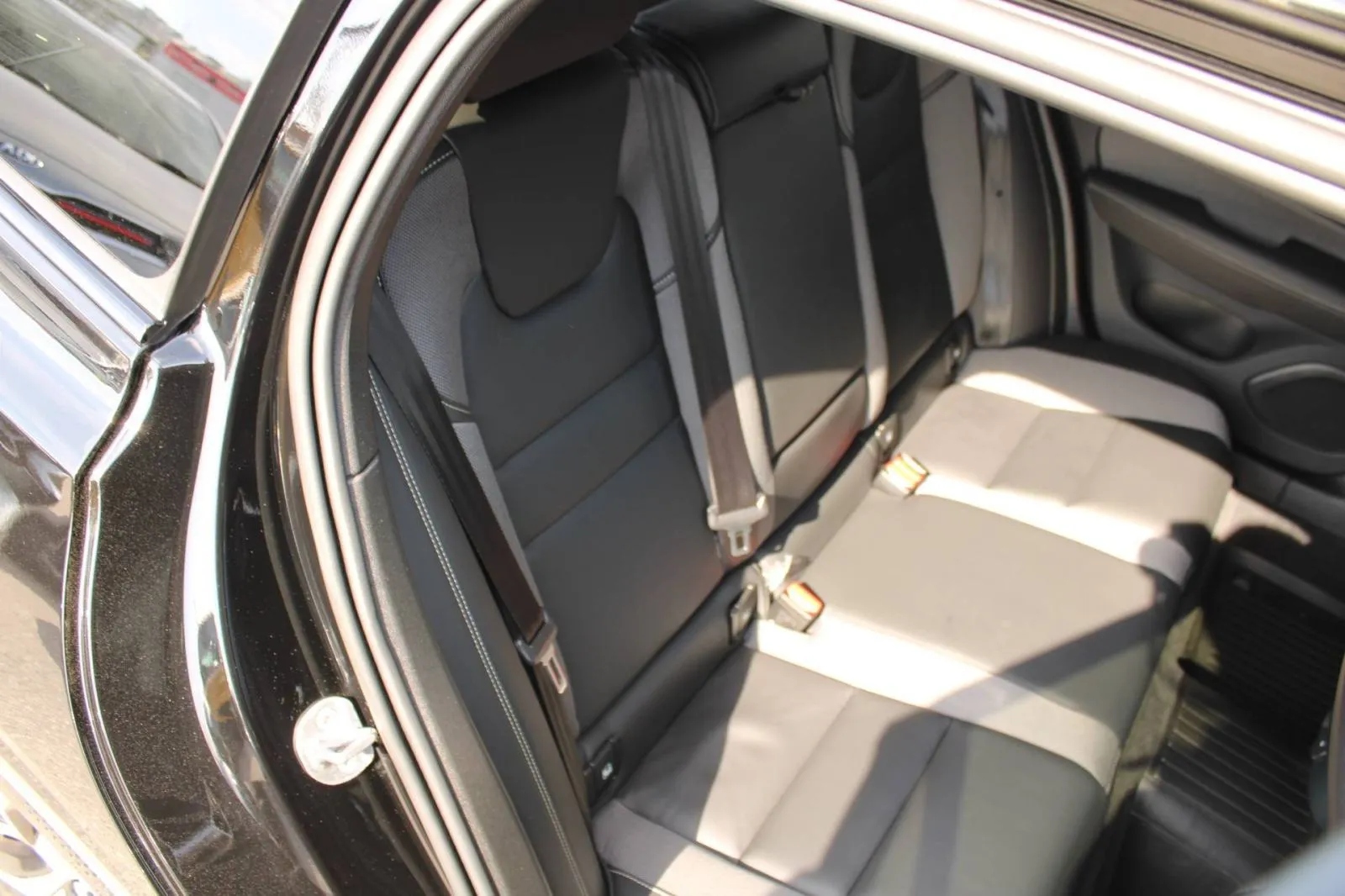 volvo v60 b3 automatik dark plus *led, navigacija, kamera* - slika 16