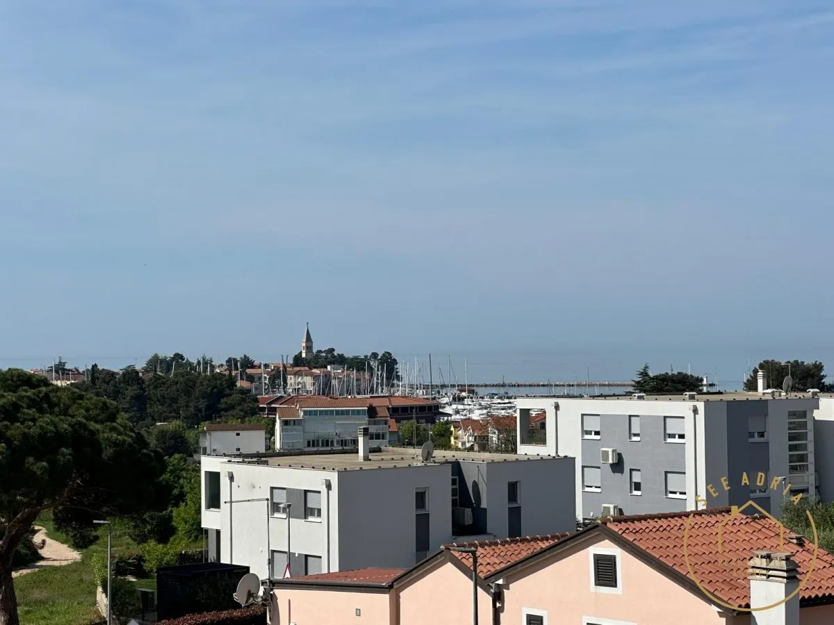 Prostrani stan sa odličnim pogledom na more - Novigrad