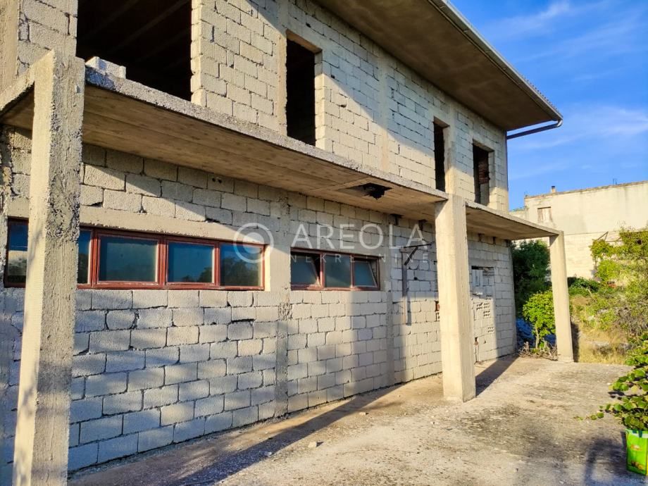 gornji humac (brač) - građevinsko zemljište s nedovršenom kućom - slika 12