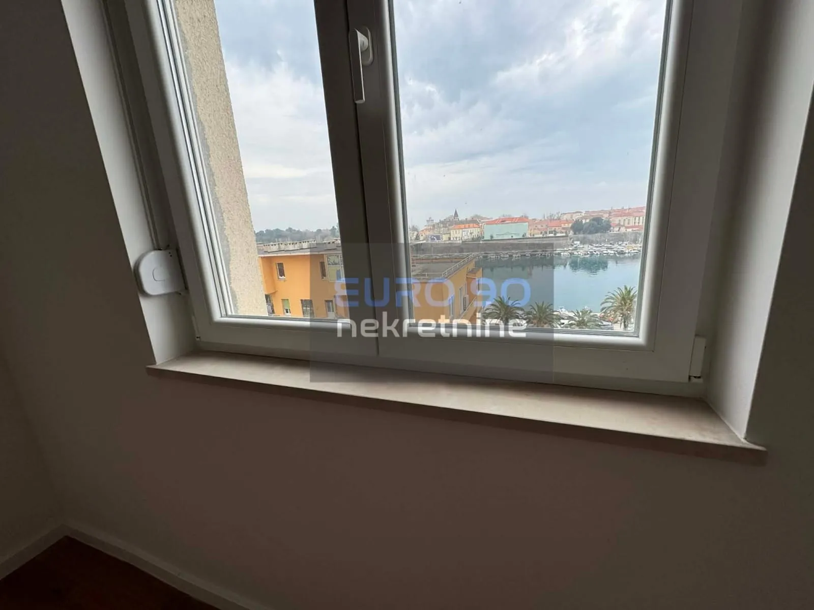 zadar/branimirova obala-renoviran dvosoban stan s liftom,60m2,lokacija - slika 12