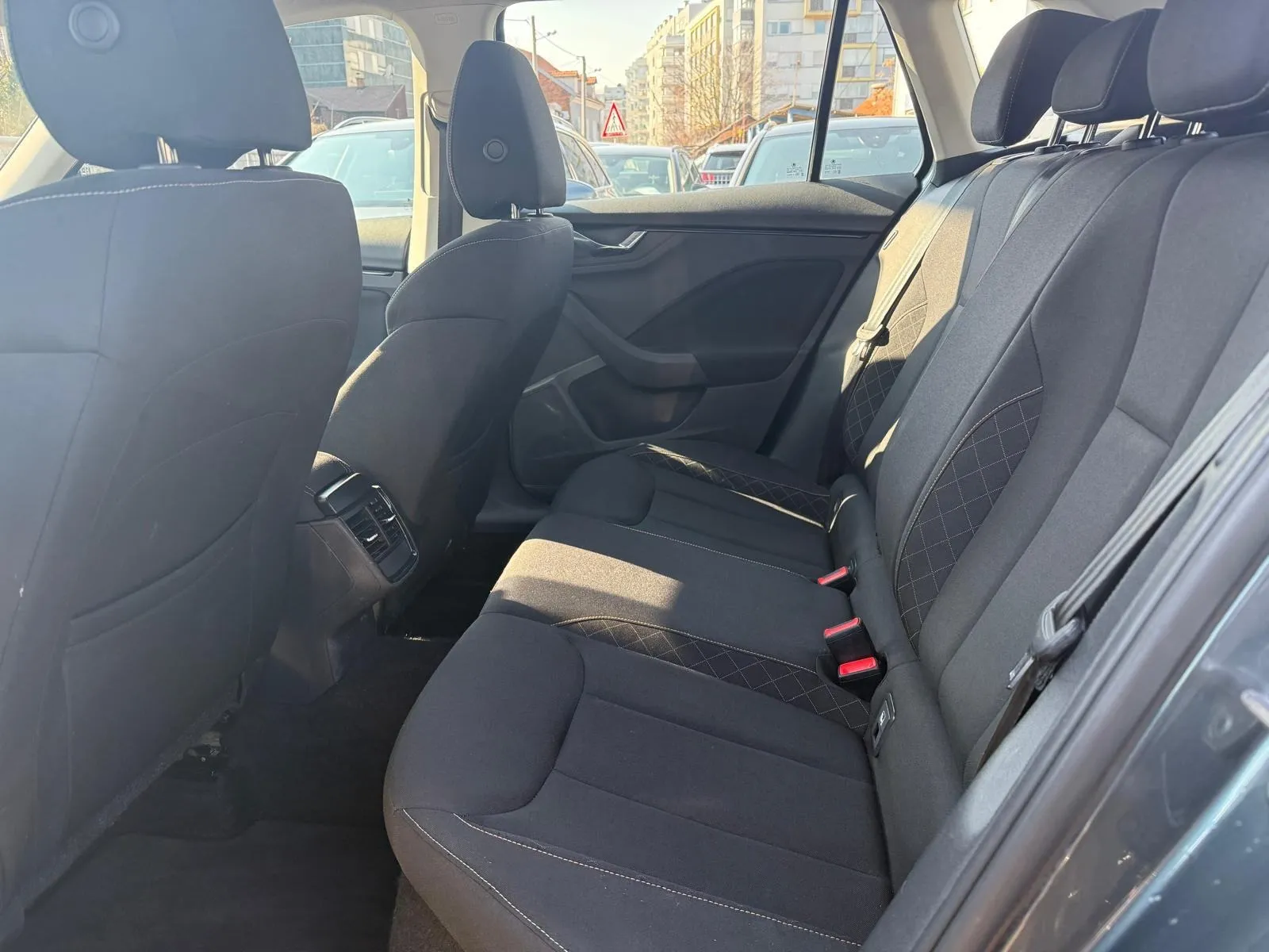 škoda kamiq 1,0 tsi, pdc, navi, tempomat, 4x garancija!!! - slika 18