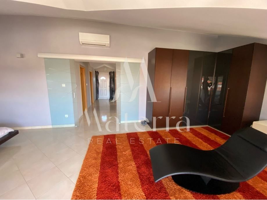vodice, stan 81,85m2 na 2. katu sa 3 sobe, terasa pogled na more - slika 2