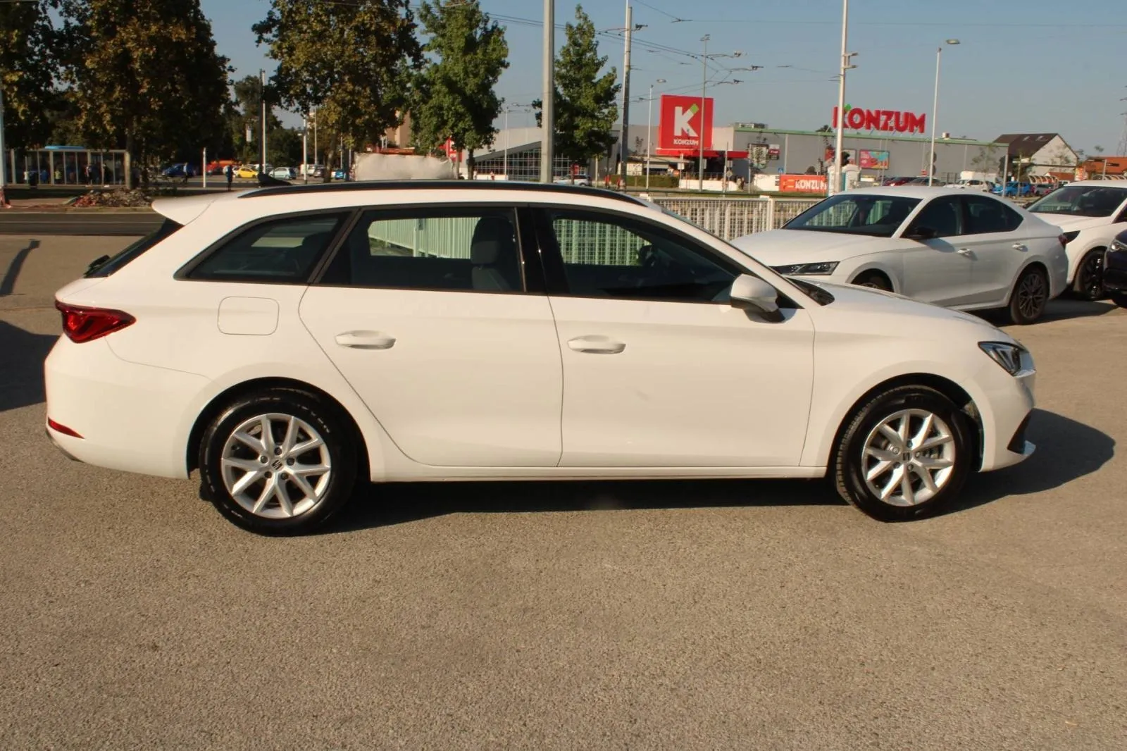 seat leon st 2.0 tdi dsg 150ks *led, navigacija, kamera* - slika 4